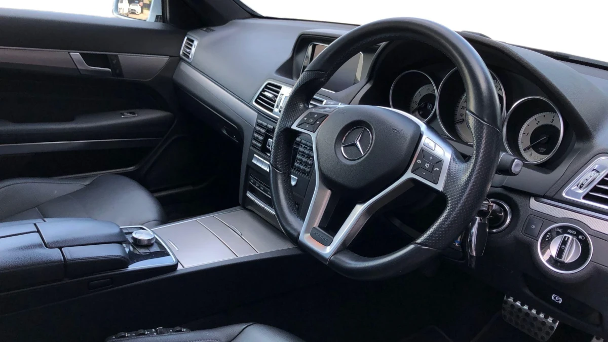 Mercedes-Benz E-Class Image 3