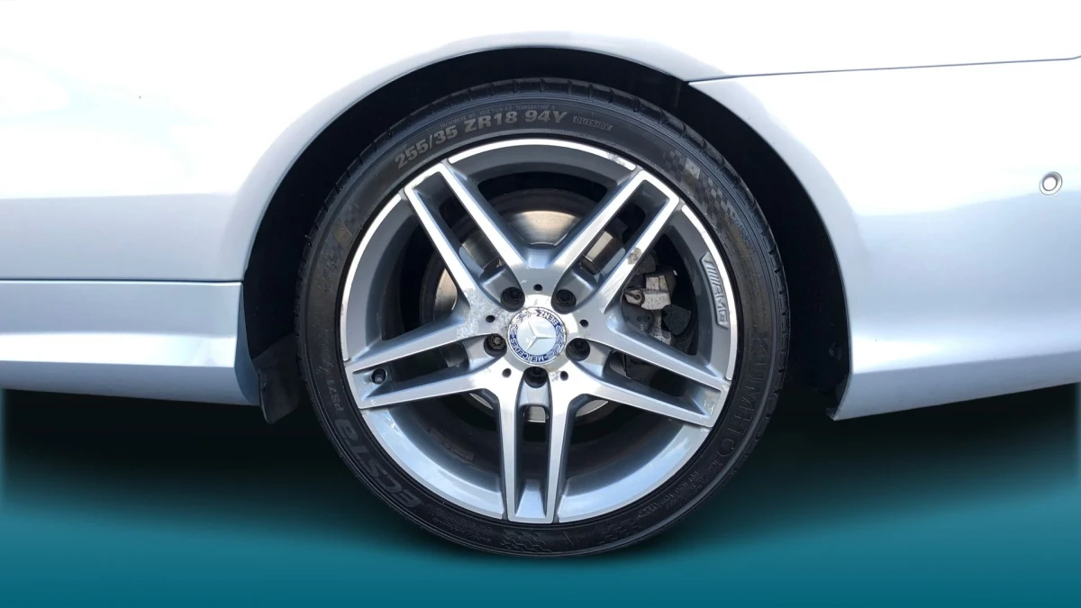 Mercedes-Benz E-Class Image 5