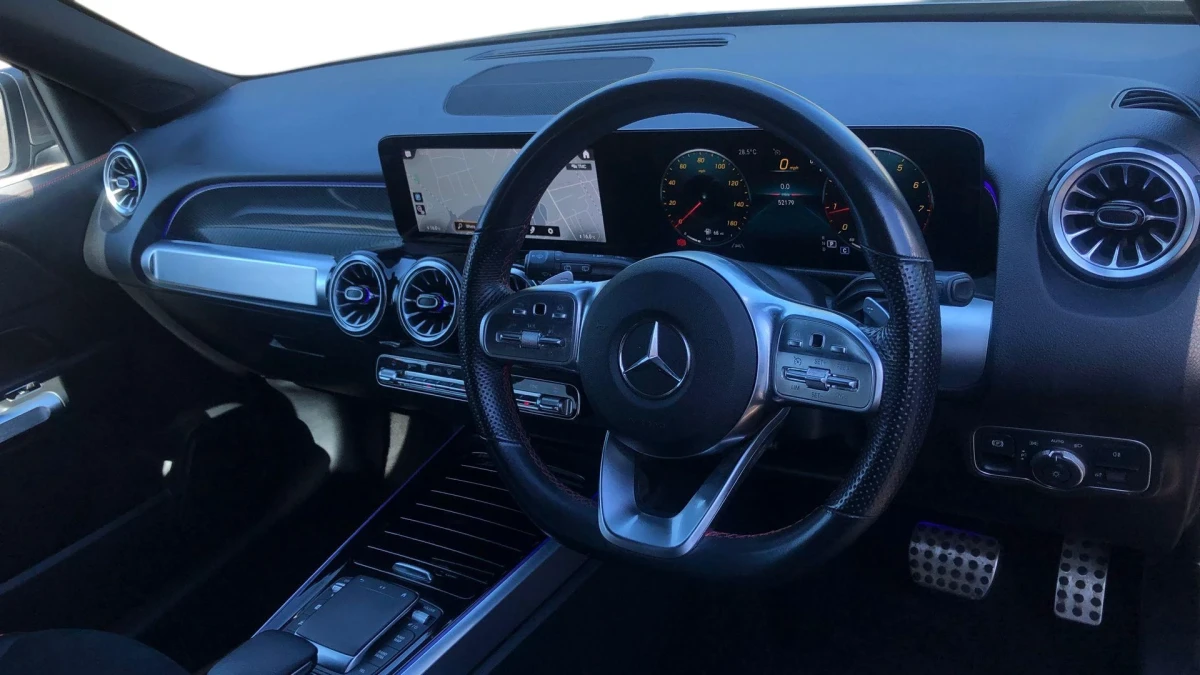 Mercedes-Benz GLB Image 3