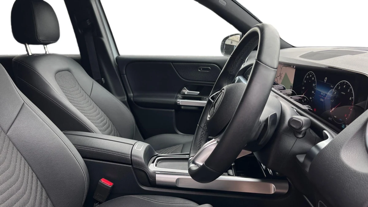 Mercedes-Benz GLB Image 3