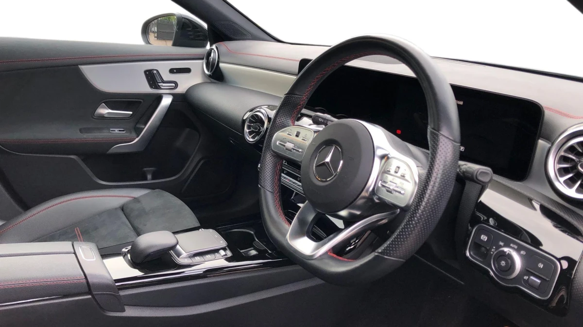 Mercedes-Benz CLA Image 3