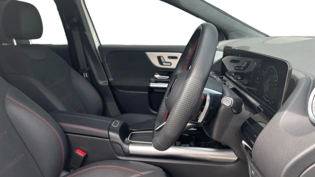 Mercedes-Benz GLA Listing Image