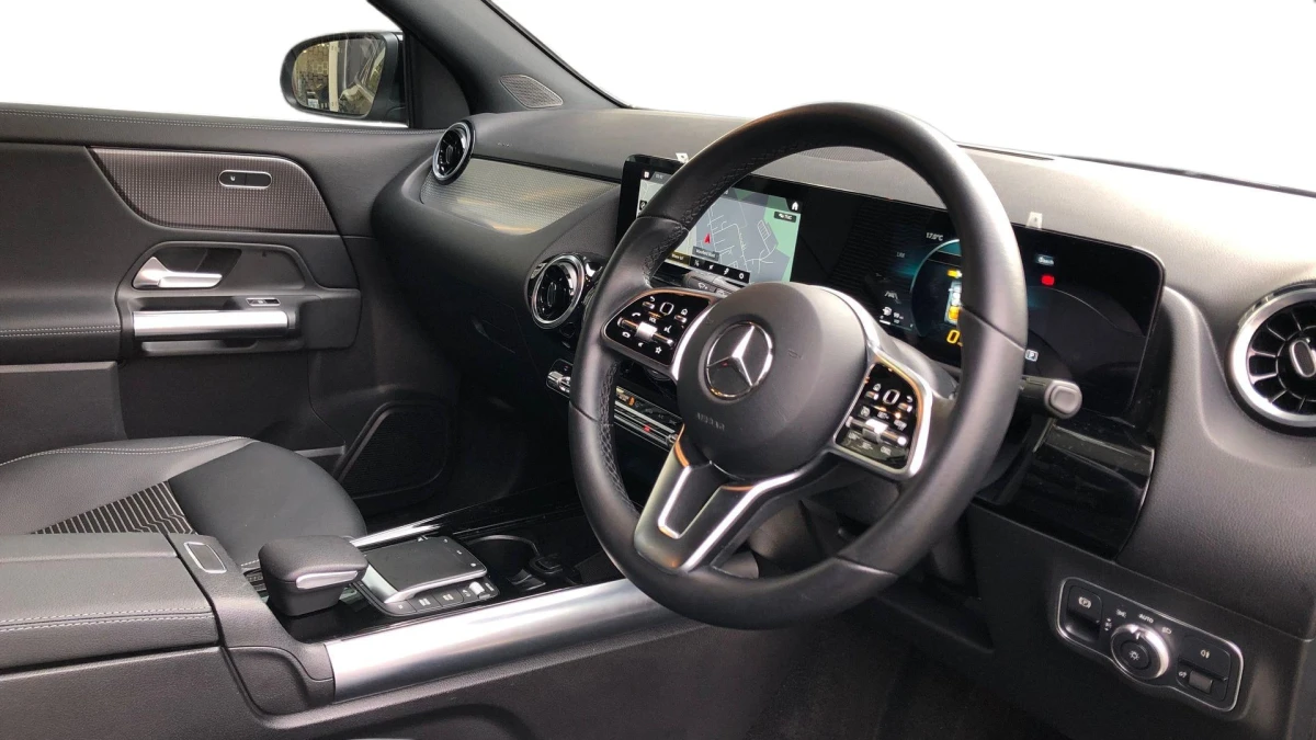 Mercedes-Benz GLA Image 3