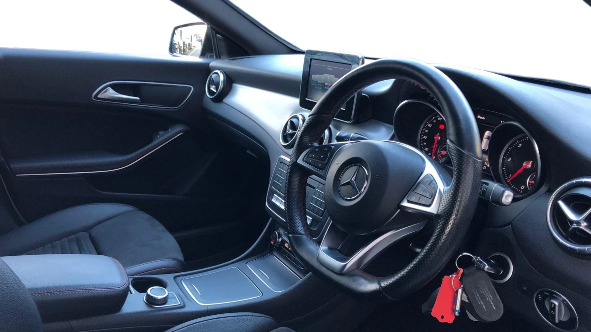Mercedes-Benz CLA Image 3
