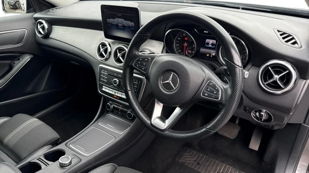Mercedes-Benz GLA Listing Image