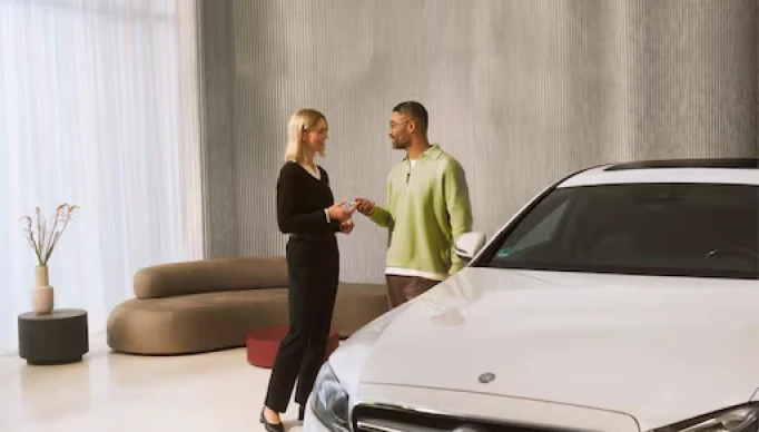 What is Mercedes-Benz Service Select and what are the benefits of the programme?