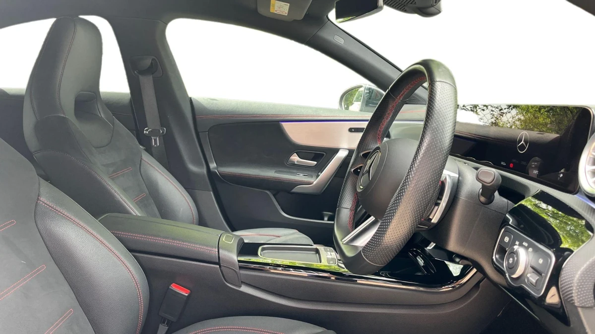 Mercedes-Benz CLA Image 3