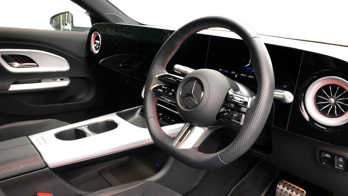 Mercedes-Benz CLA Image 3