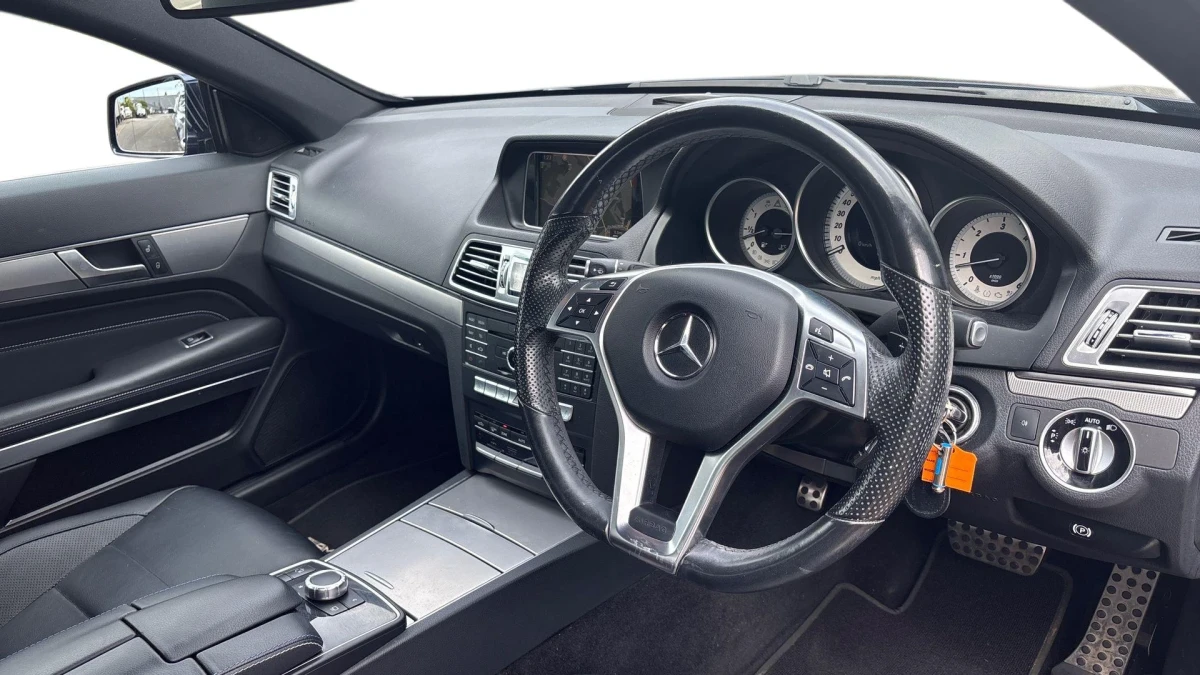 Mercedes-Benz E-Class Image 3
