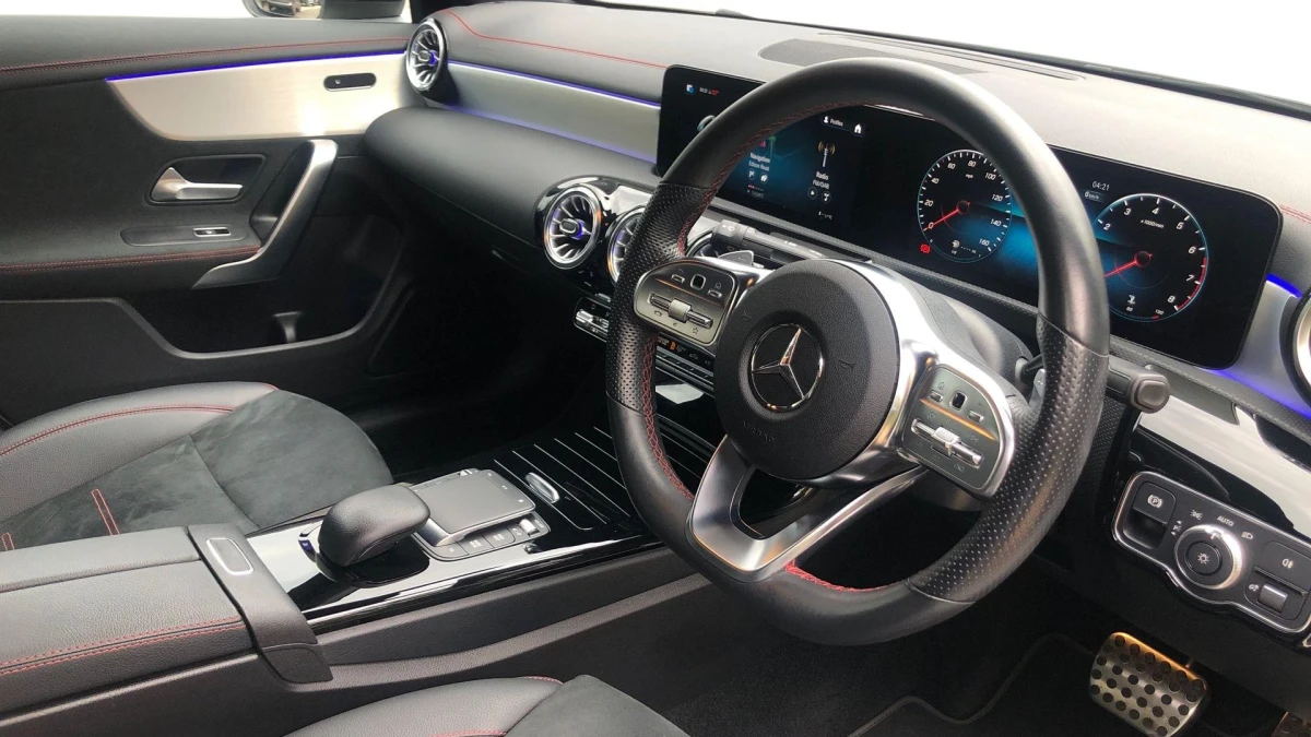 Mercedes-Benz CLA Image 3