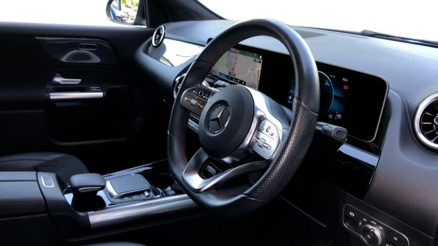 Mercedes-Benz GLA Listing Image