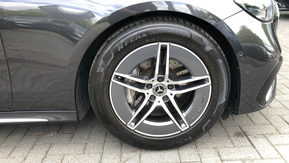 Mercedes-Benz E-Class Image 5