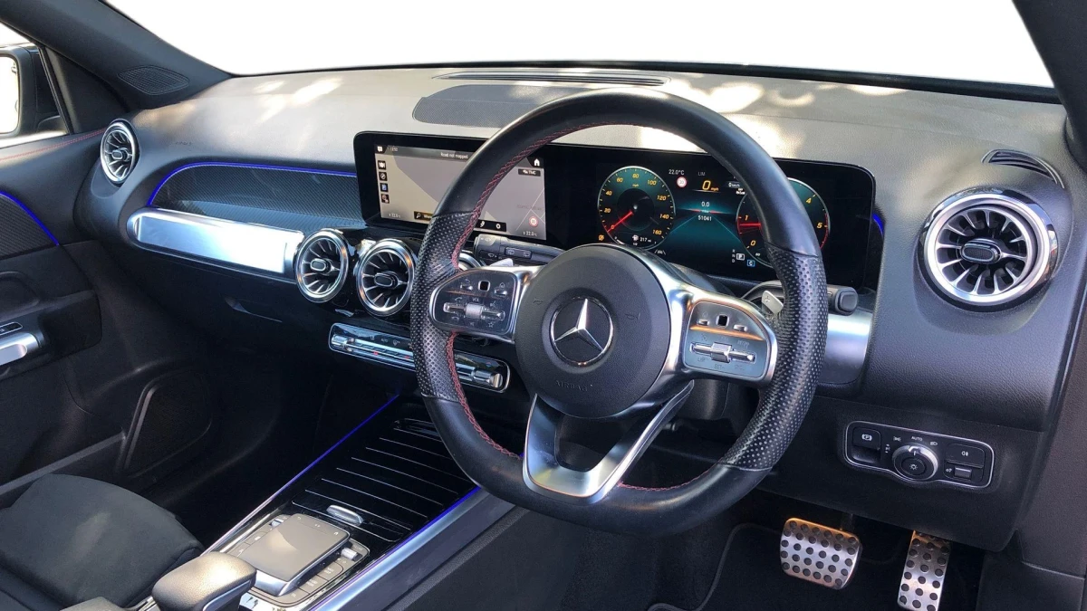 Mercedes-Benz GLB Image 3
