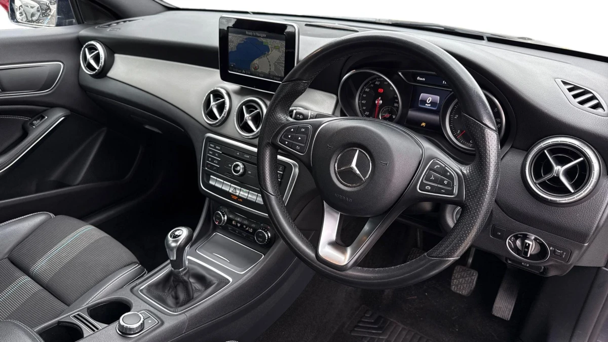 Mercedes-Benz CLA Image 3