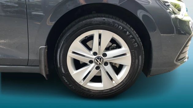 Volkswagen Golf Listing Image