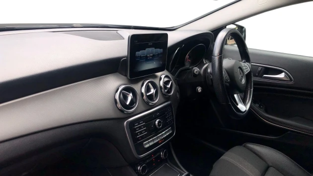 Mercedes-Benz GLA Listing Image
