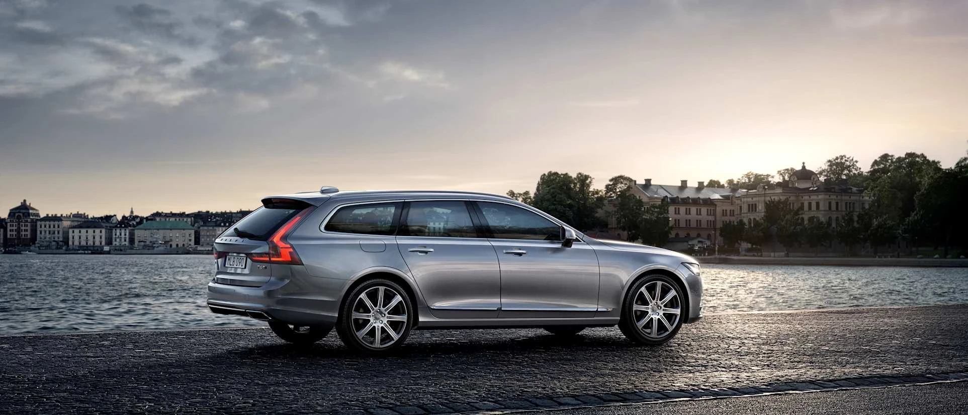 Volvo V90