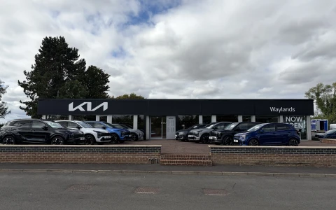 Kia Oxford